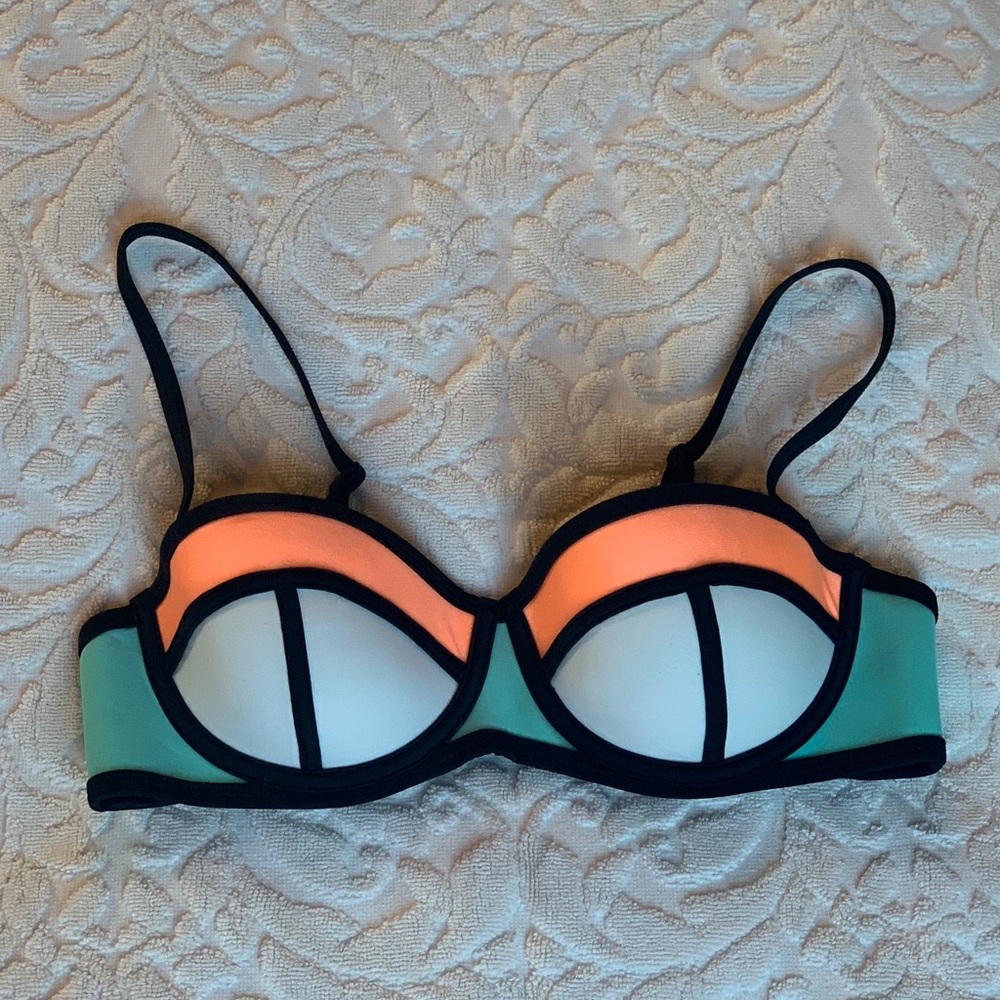 TRIANGLE Bikini Top